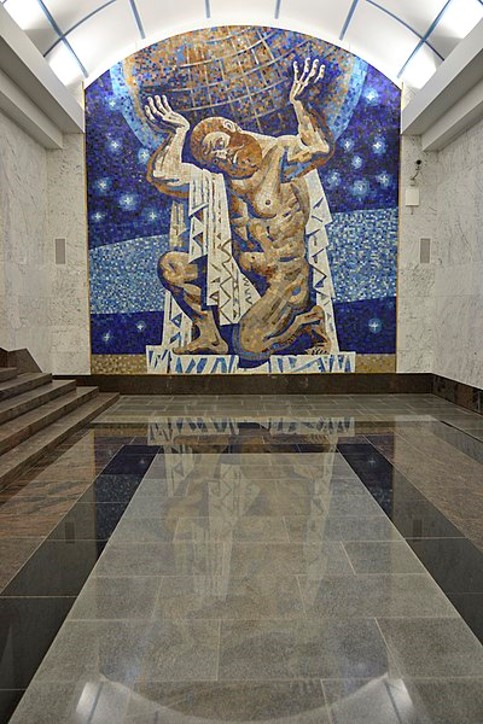 Mosaïque représentant Atlas soutenant le monde - Métro de Saint-Pétersbourg