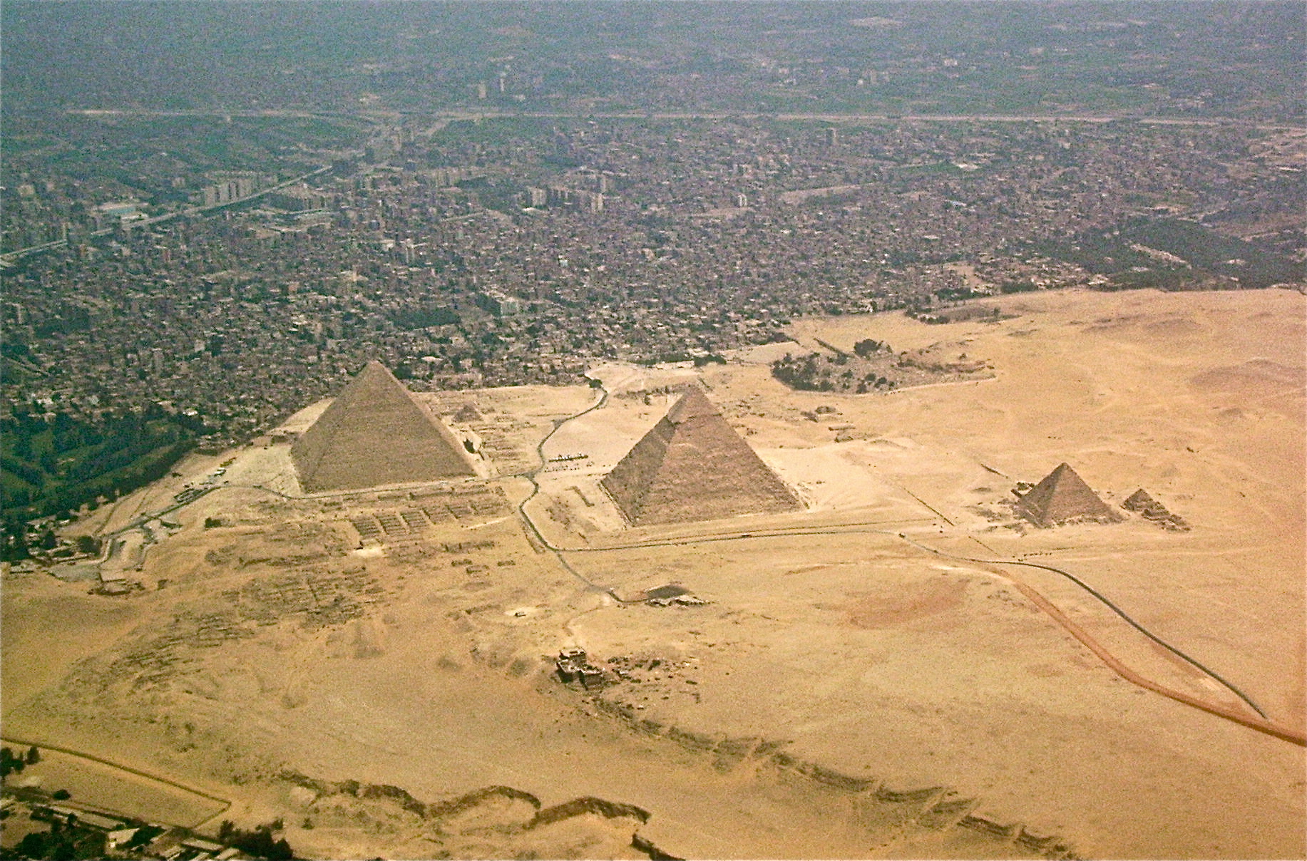 pyramides de Gizeh vues du haut