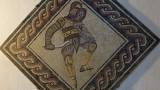 Mosaïque représentant un gladiateur Thrace © Wikimedia Commons