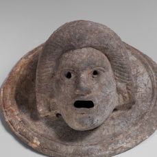 masque de théâtre en terre cuite