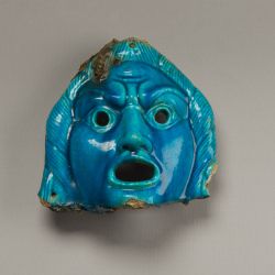 masque de faïence. Égypte. période romaine