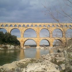 vue du Pont du Gard de face