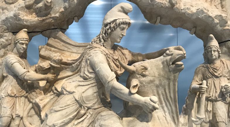 Mithra-Sacrifice du Taureau-Louvre-lens