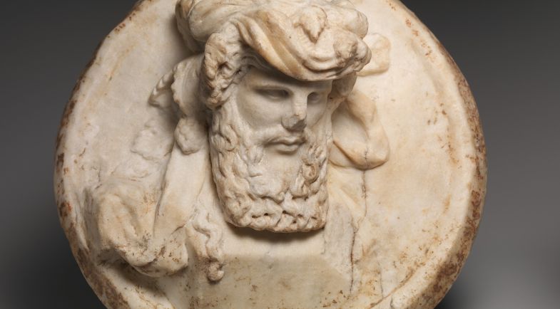 Disque en marbre de Dionysos en relief