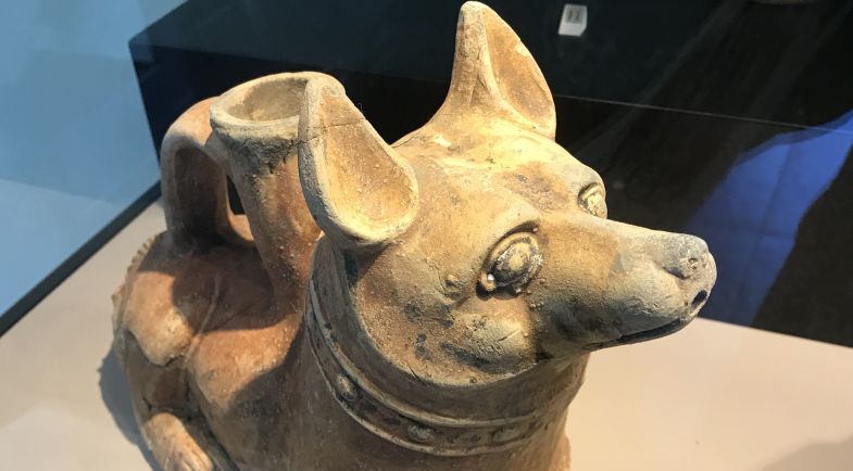 vase en forme de chien